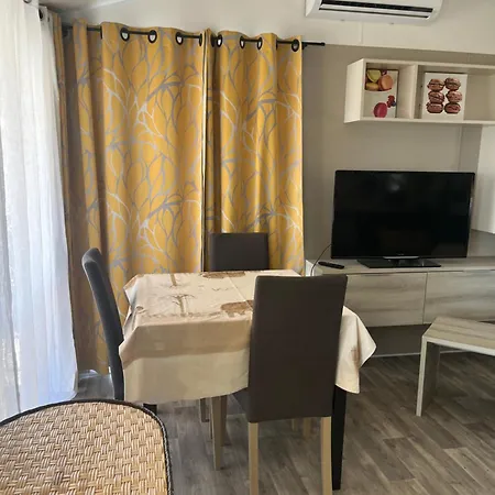 Hugo1 Apartament